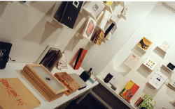 wTHE LIBRARY 2001x:ʐ^Q